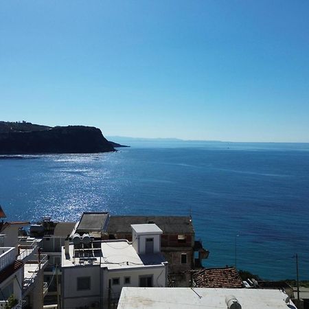 Jon Rooms Himare Buitenkant foto