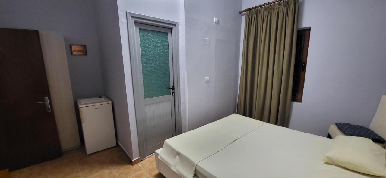 Jon Rooms Himare Buitenkant foto