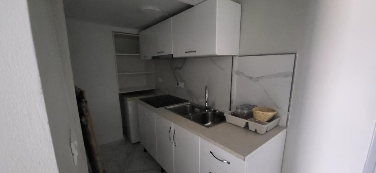 Jon Rooms Himare Buitenkant foto