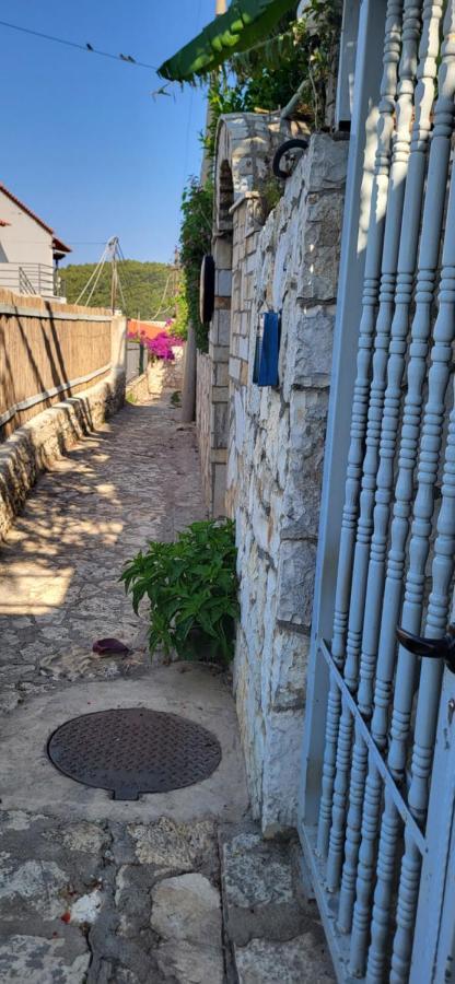Jon Rooms Himare Buitenkant foto
