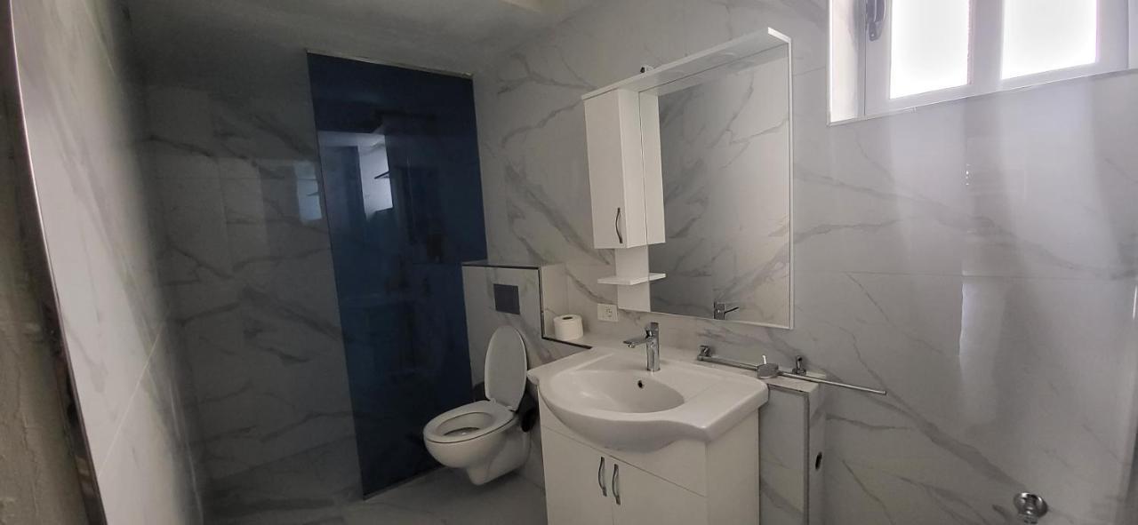 Jon Rooms Himare Buitenkant foto