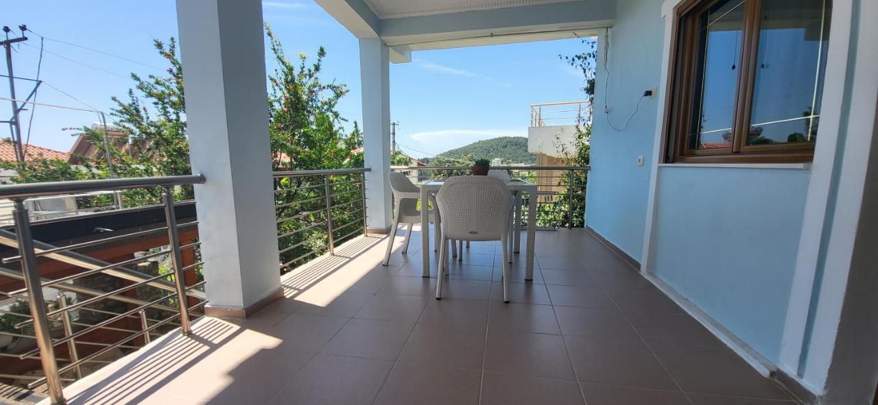Jon Rooms Himare Buitenkant foto