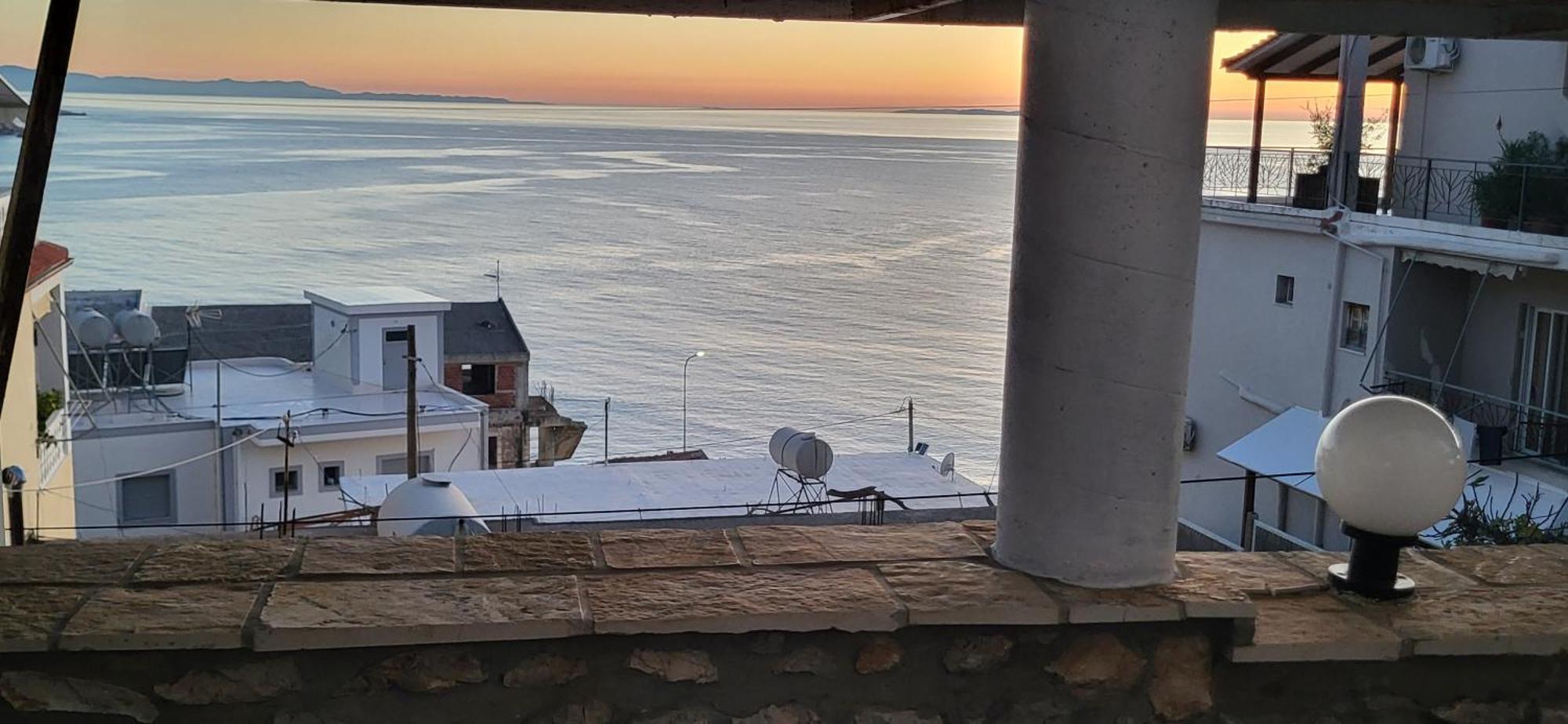 Jon Rooms Himare Buitenkant foto