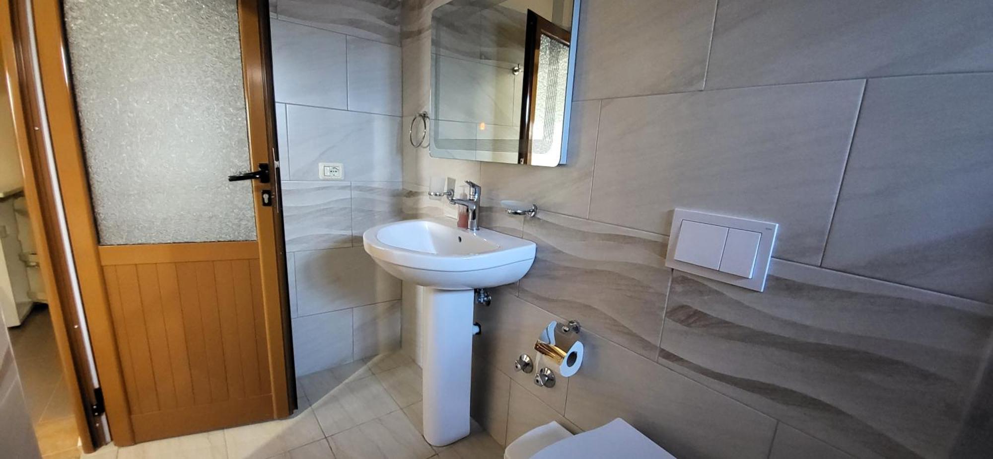 Jon Rooms Himare Buitenkant foto