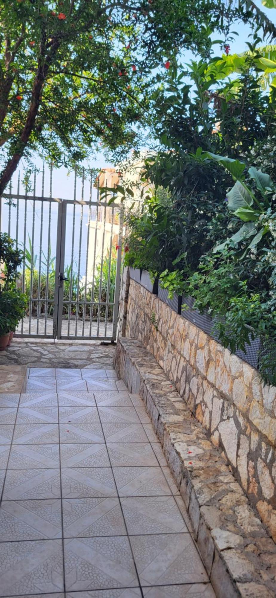 Jon Rooms Himare Buitenkant foto