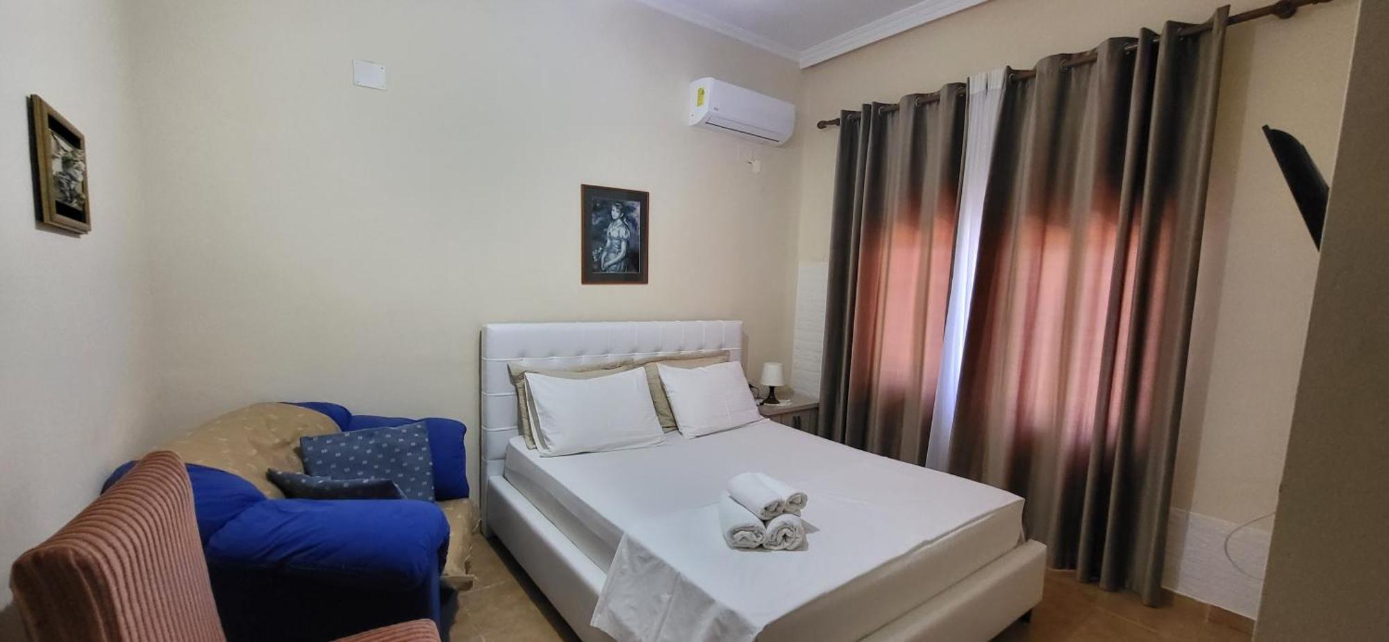 Jon Rooms Himare Buitenkant foto